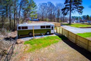 Travelers rest Skoolie stay - - 2