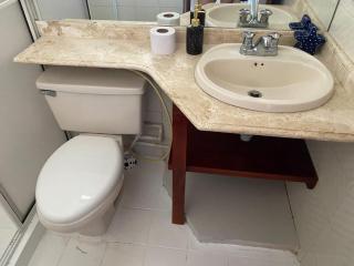 Habitación doble baño privado cerca al mar y bahia - 4