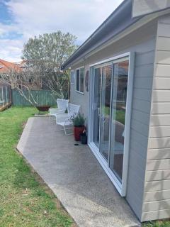 Welcome to the Pool House Fully renovated cabin - Shelly Beach - 1