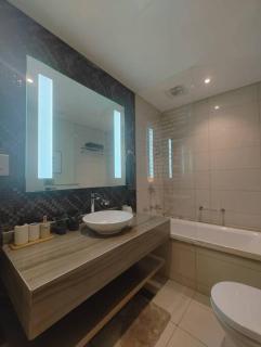 Stunning 2BR Paramount Apartment - Dubai - 4