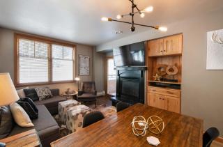 Premium Unit 1403 - 2 Bedrooms - Zephyr Mountain condo - 8