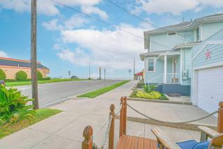Coastal Blue Beach House with 3 Bedrooms and Just off the Seawall - Galveston - 4