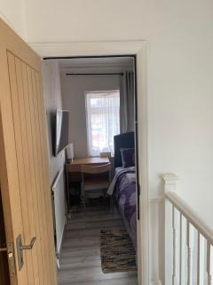 Small single Boxroom OVO Wembley Stadium - 9