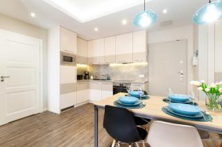 Stunning 2 bedroom Apartment & Motlawa River View in Gdańsk by Noclegi Renters - Gdańsk - 5