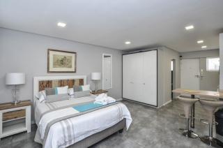 29 Sandringham Mouille Point - 0