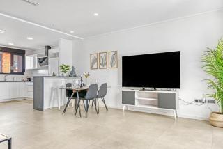 Horizon Blue I Private Pool Luxe I Free Parking I 3BR - 4