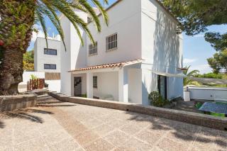Moderna villa con piscina y amplio jardín - 9