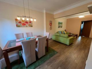 Top Pick! Central Spacious 2 Bedroom Apartment - 2