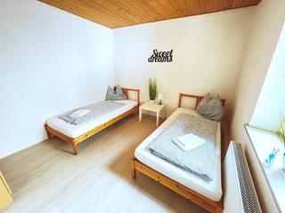 I Apartment 17 Personen - Monteurzimmer - Ferienwohnung, Großköllnbach - Pilsting - 0