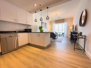 Elite Residence - Modern 1BR Apartment with Full Sea View - Dubai - 3