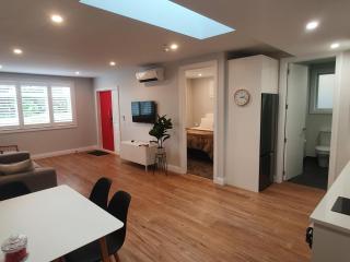Newly built 1 bedroom unit in central Khandallah - Wellington - 3