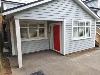 Newly built 1 bedroom unit in central Khandallah - Wellington - 0