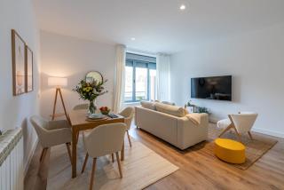 Avenida de San Luis 25, Design and comfort in the true style of Madrid, Book your getaway now! - 4