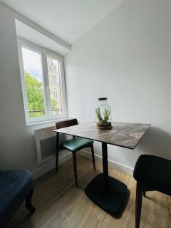 Appartement 2ème étage porte gauche vue sur la Basilique - 3