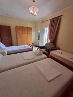 GuestHouseMantho - Gjirokastër - 8