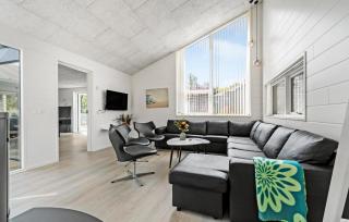 7 Bedroom Gorgeous Home In Glesborg - 8