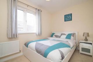 Quiet Two Bedroom House Driveway Parking & Garden - 6