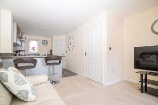 Quiet Two Bedroom House Driveway Parking & Garden - 4