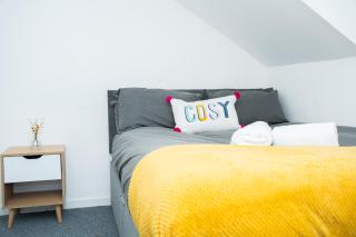 Leeds Large Townhouse Retreat Close to The City - 2