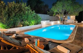 Stunning Home In Biorine With Wifi - 0