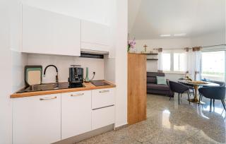 Amazing Apartment In Sibenik - Šibenik - 4