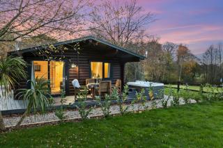 Alder VIP Hot Tub Lodge - 0