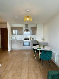 Exclusive Offers l Luxury City Centre Stay with Gym - PS4 - Netflix JVT Short Lets - 4