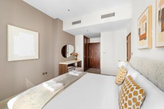 Chic 1-Bed Near Marina Promenade - 5 min to Tram - 5
