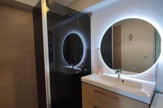 Spacious Apartment with Parking in Bordeaux - 2