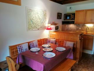 Centre, 2 pièces + mezzanine, balcon, ascenseur, 6 couchages - FR-1-241-59 - Le Grand-Bornand - 3