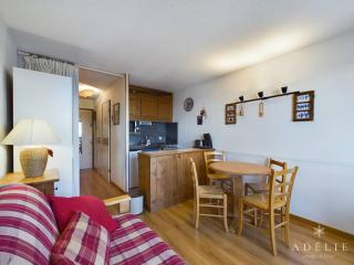Studio Sud 4 pers, balcon, à 50m des pistes et 200m des commerces, idéal pour familles - FR-1-398-629 - 8