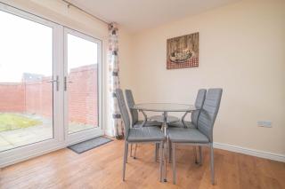 Quiet and Lovely 3-bed house parking and garden - 4