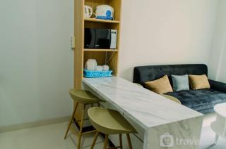 Elegant and Comfy 2BR Transpark Bintaro Apartment By Travelio - Tangerang - 9