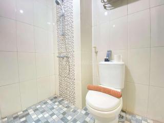 Modern and Comfy Studio Room at Grand Asia Afrika Apartment By Travelio - 9