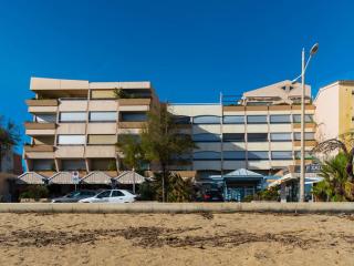 Studio face mer avec clim, WiFi, parking privé, terrasse ensoleillée - FR-1-803-50 - Le Lavandou - 1
