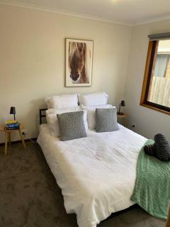 4 bedroom 2 bath renovated with spa king bed and free arcade games sleeps 10 - Portland - 4