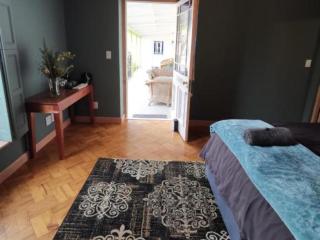 Greyton Toad Hall exclusive use up to 18 and by supplement up to 22 with massive pool and hot tub and sometimes we rent individual rooms - Greyton - 8