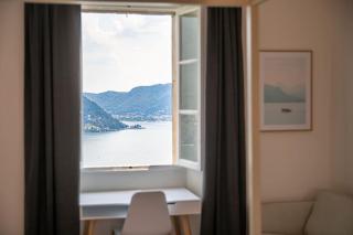 Villa amazing lake view with jacuzzi, private garden and gym - 1