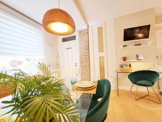 ApartaSuite Centro Histórico Ático tranquilo y luminoso en el corazón de Granada - 1