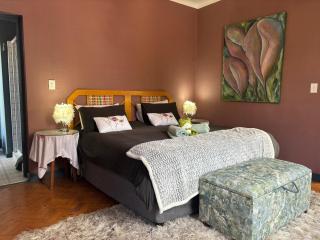 Greyton Toad Hall exclusive use up to 18 and by supplement up to 22 with massive pool and hot tub and sometimes we rent individual rooms - Greyton - 5