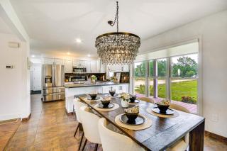 Lovely Roberts Home with Patio and Mountain Views! - - 5