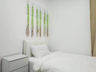 Citywoods Apartment Next to Thistle hotel,Hospital Sultanah Aminah,Ciq custom3km by YHA - 1