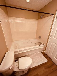 Riverside Escape King Suite, and Queen Suite. - Sevierville - 4