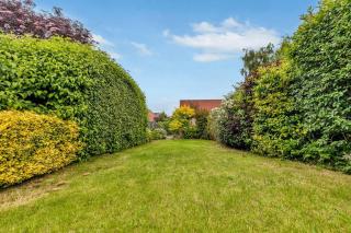 Relaxing 3 Bedroom Stay with Private TVs Near Ashby - 9