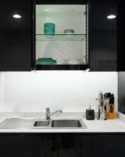 Stylish studio with storage room in hotel l Fits 2 - Dubai - 6