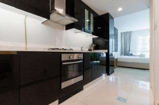 Stylish studio with storage room in hotel l Fits 2 - Dubai - 3