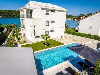 Villa Veronica with pool and boat mooring first line at sea - Palit - 0