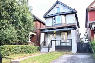 Modern Luxury Home next to Tim Hortons Field - Hamilton - 9