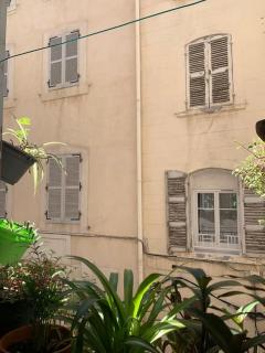 Petit Boucan 47m2 Dans le coeur du Panier - 9