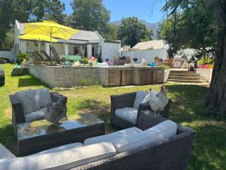 Greyton Toad Hall exclusive use up to 18, largest pool in town, hot tub, no load shedding and by arrangement up to 22 and sometimes we rent individual rooms - Greyton - 1